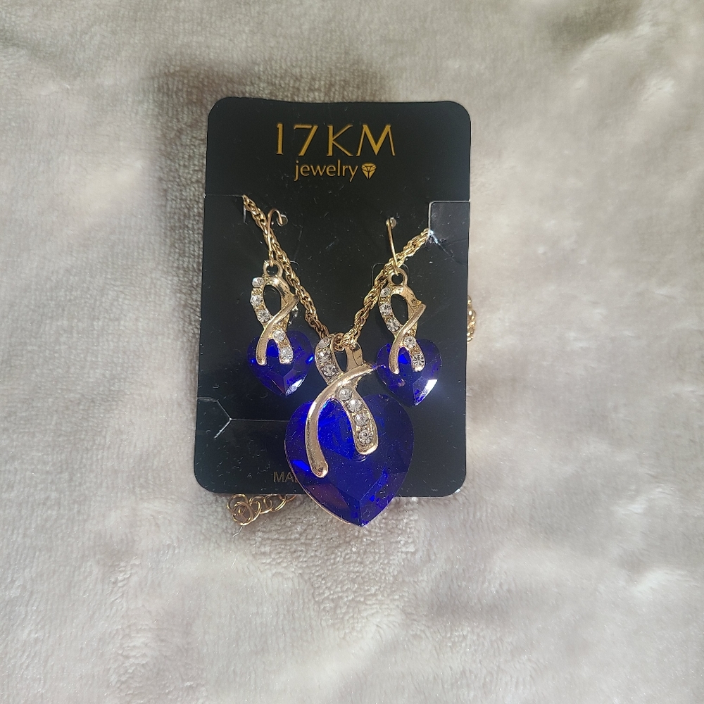 NWT beautiful costume jewelry set